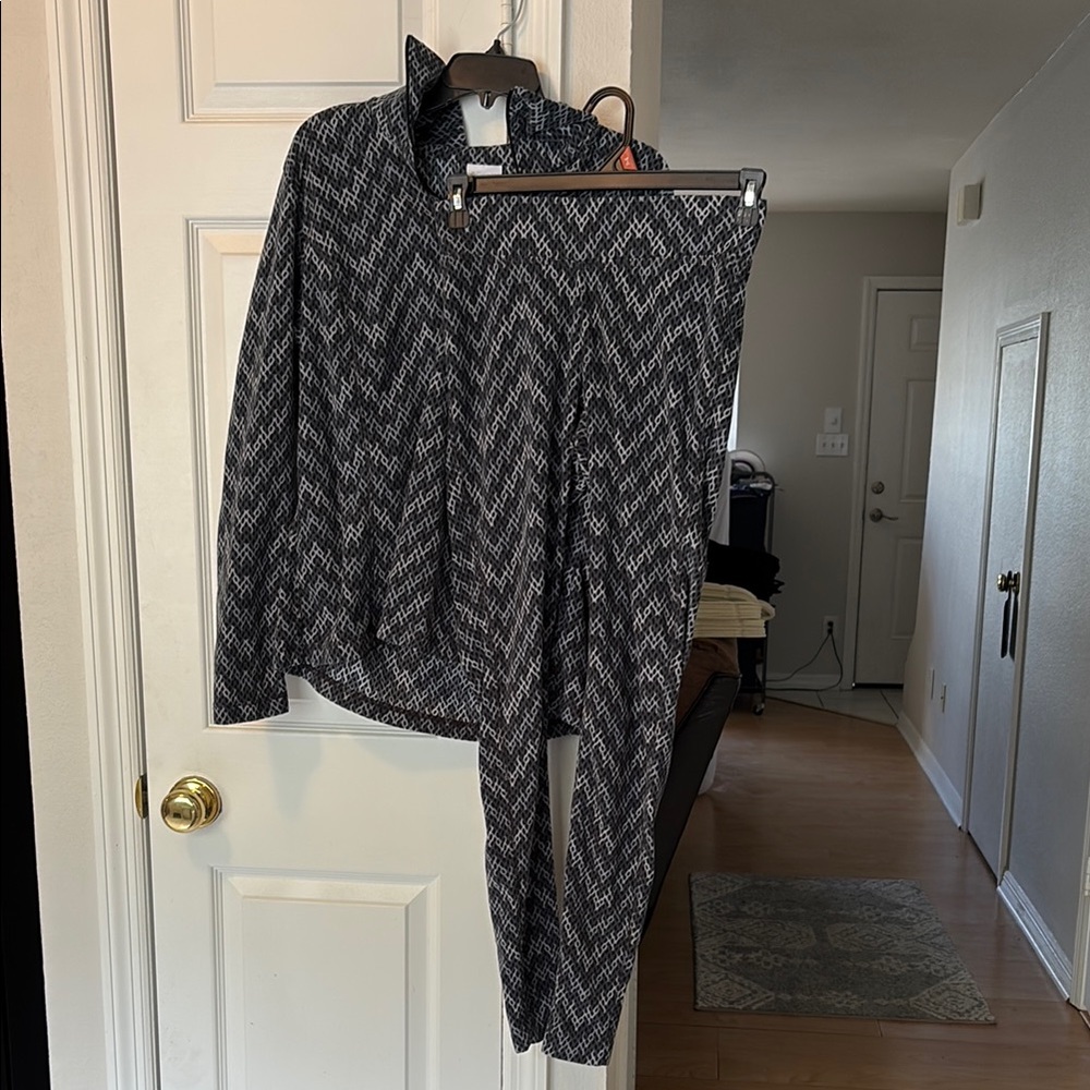 Columbia Black and White Patterned Sleepwear Set